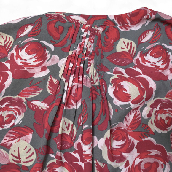 NYDJ Red Rose Pleated V-Neck Button-Down Blouse Sz M | 3/4 Sleeve, Romantic Chic - Picture 8 of 15